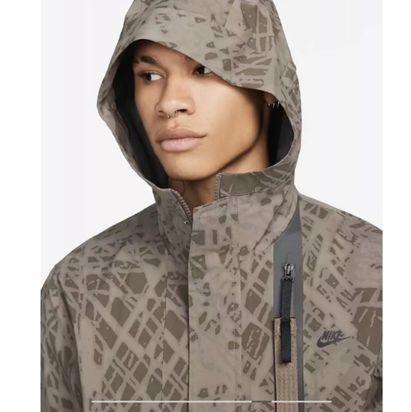 NWT NIKE TECH PACK - Picture 4 of 16